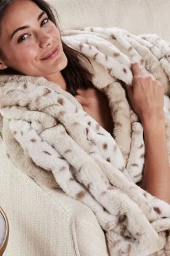 Soft Surroundings La Parisienne Faux Fur Throw| Bedding|Bedding Essentials